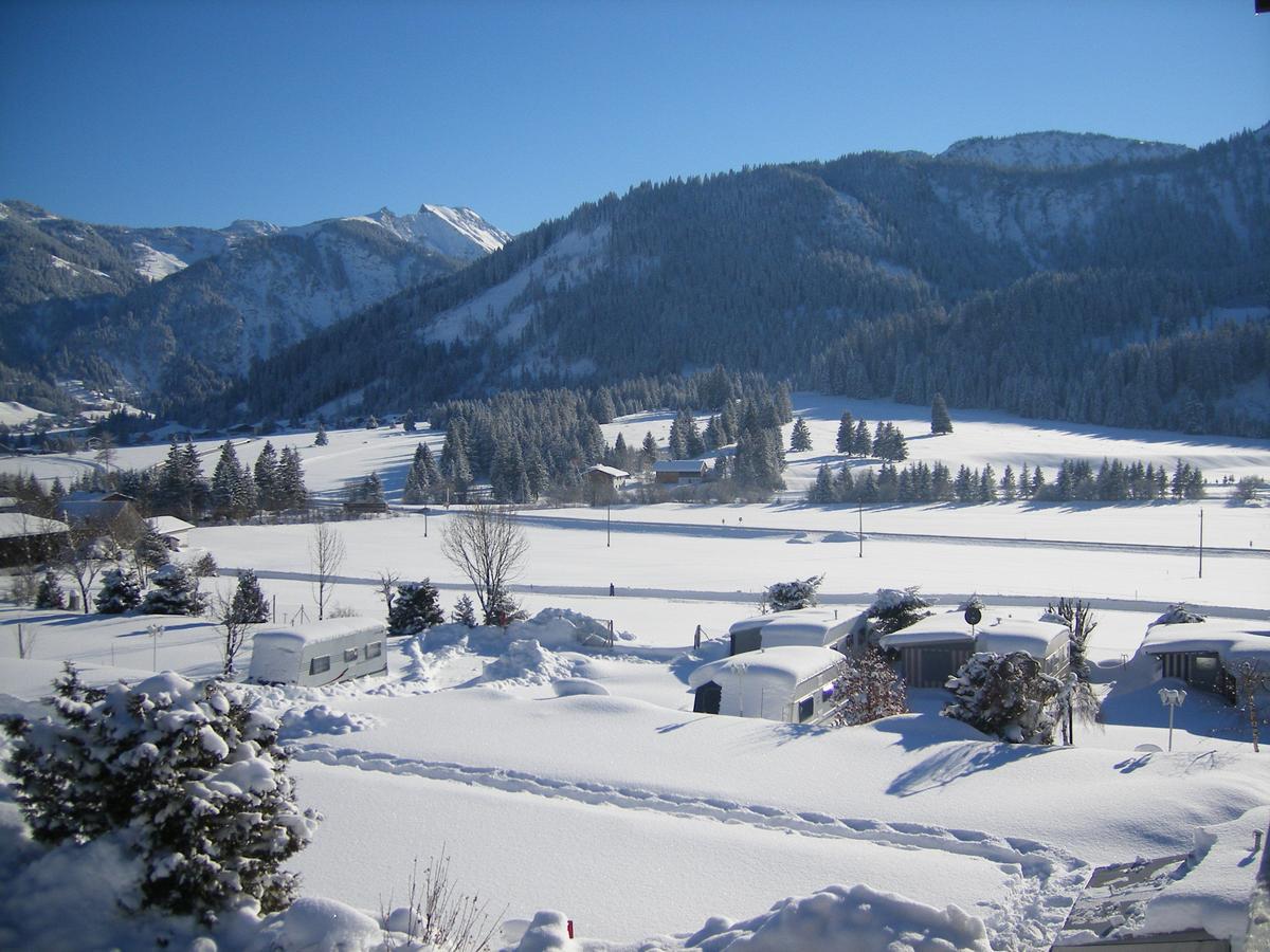 Camping Alpenwelt Hotel Tannheim Exterior foto